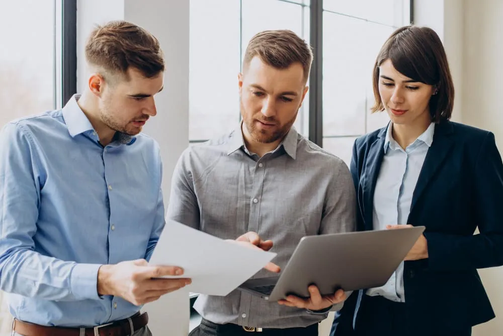group-of-business-people-working-in-office (1)